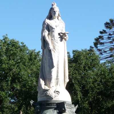 Queen Viktoria statue